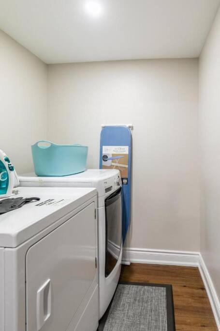 Spacious Basement Mississauga Ngoại thất bức ảnh