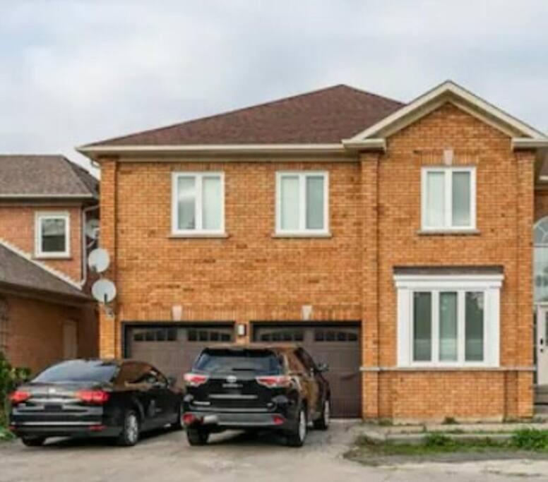 Spacious Basement Mississauga Ngoại thất bức ảnh