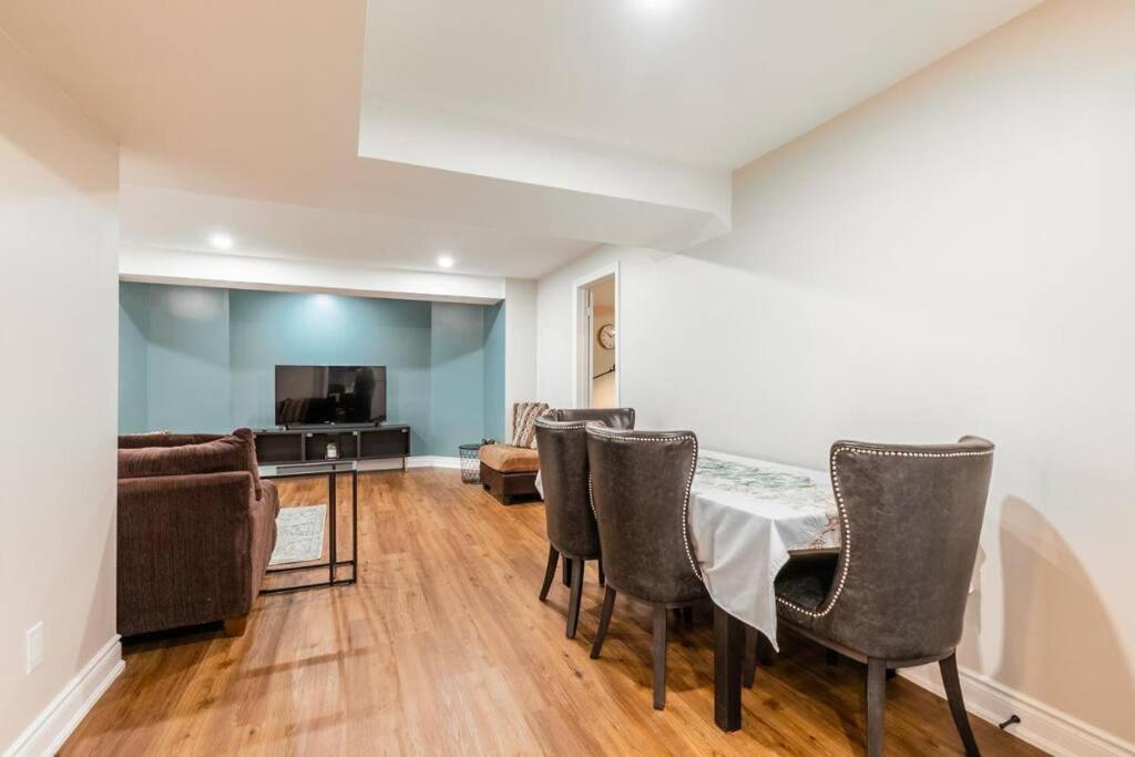 Spacious Basement Mississauga Ngoại thất bức ảnh