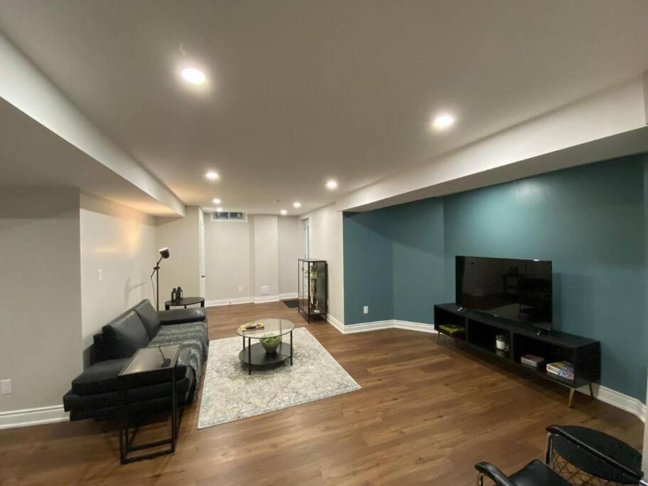 Spacious Basement Mississauga Ngoại thất bức ảnh