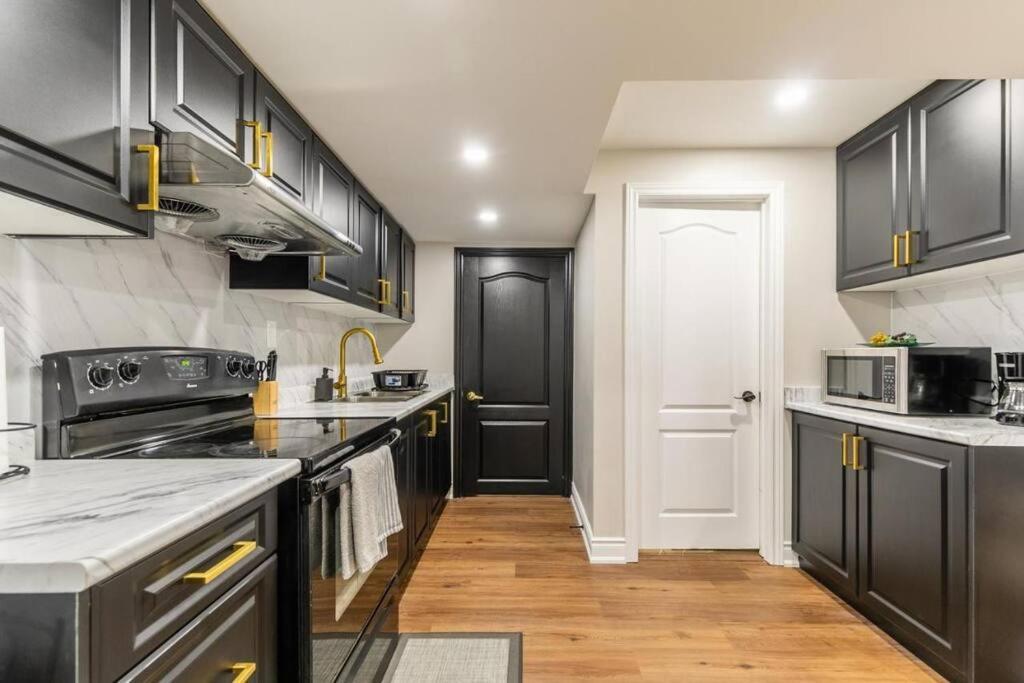 Spacious Basement Mississauga Ngoại thất bức ảnh