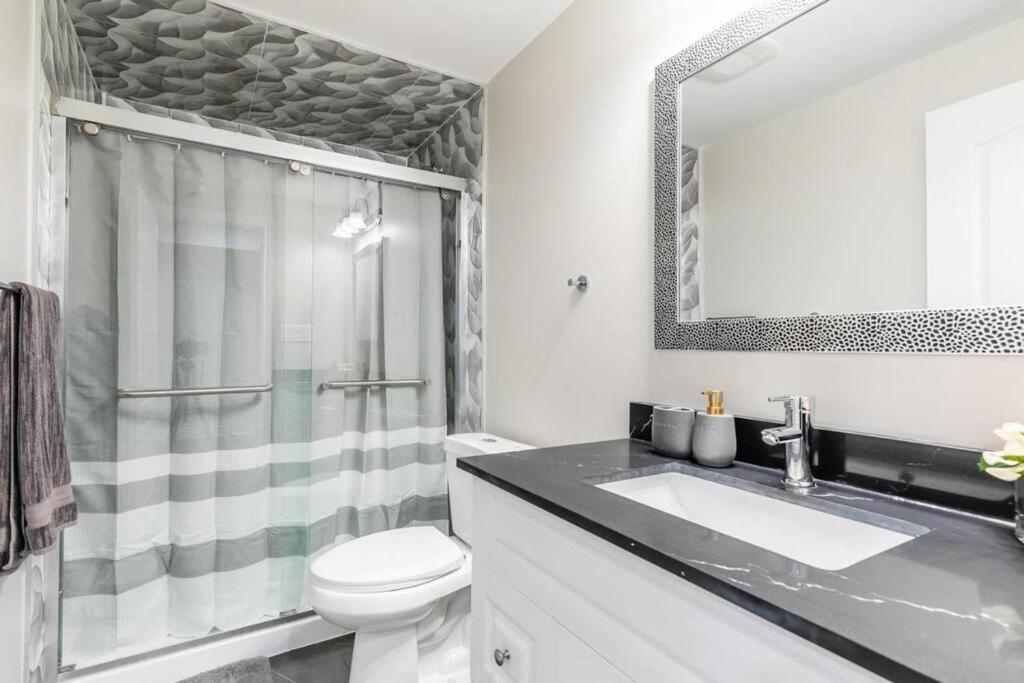 Spacious Basement Mississauga Ngoại thất bức ảnh