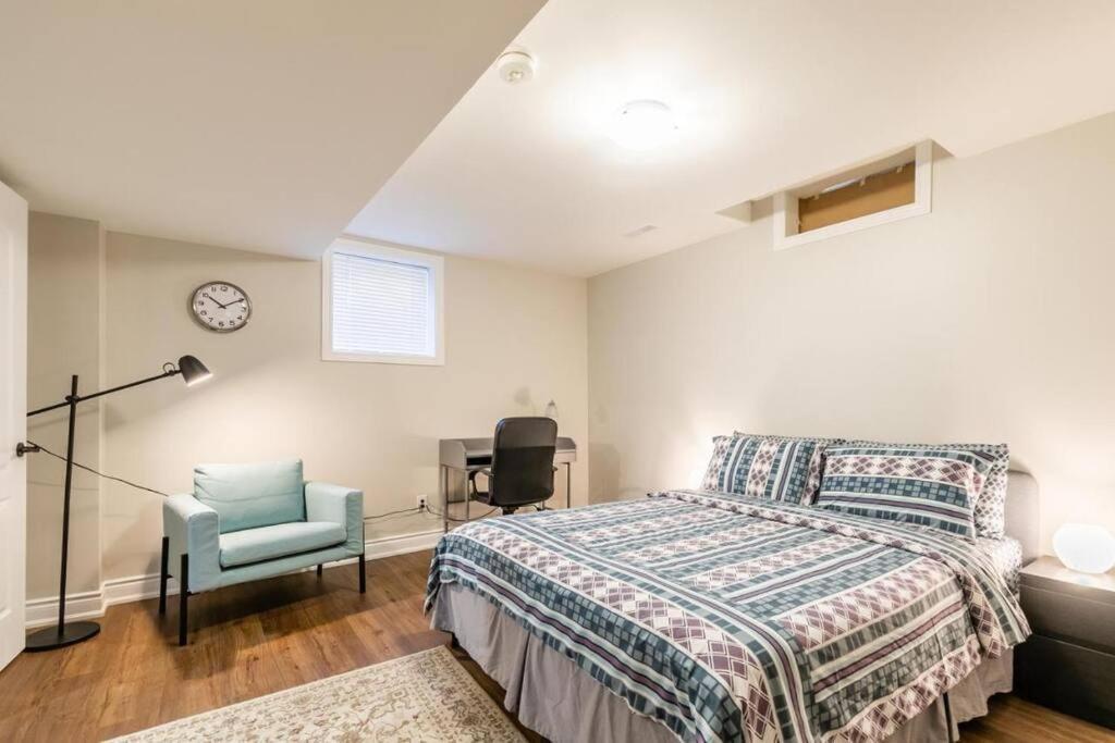 Spacious Basement Mississauga Ngoại thất bức ảnh